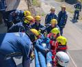 Bild: THW Sulzbach-Rosenberg
Auf dem Gelände der Maxhütte fand eine Großübungen der Blaulichtorganisationen mit Zivilschutzbezug statt. Nach erfolgter Bergung werden die Verletzten an das BRK übergeben.