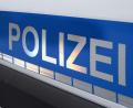 Bild: Daniel Vogl/dpa
Die Polizei sperrt wegen des Unfalls die Bundesstraße 23. (Symbolbild)