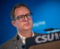 Bild: Peter Kneffel/dpa
CSU-Generalsekretär Hubert wirft dem neuen Chef der Linken, Pantisano, einen katastrophalen Fehlstart vor und fordert seinen Rücktritt.