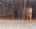 Bild: Ferdinand Merzbach/NEWS5/dpa
Das Wetter trifft viele Menschen auf dem falschen Fuß. (Archivbild)