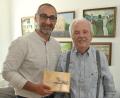 Bild: Gerhard Franz
Vergangenen Sonntag feierte Heinrich Hegner (rechts) seinen 90. Geburtstag. Dazu gratulierte Dritter Bürgermeister Tuncer Ayten mit einigen Euro Amberger Stadtgeld.