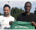 Bild: DJK Gebenbach
Erdal Izmire (links), Sportlicher Leiter der DJK Gebenbach, freut sich über die Verpflichtung von Jeanpaul Alexis-Ajala.