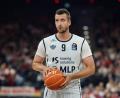Bild: Christian Charisius/dpa
Paul Zipser: „Alleine mit der rechten Hand ins Handy zu tippen, war ultra schwierig.“ (Archivbild)