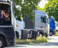 Symbolbild: Christoph Reichwein/dpa
Lkw-Fahrer dringend gesucht: Laut einer Studie der Prognos AG im Auftrag der Vereinigung der Bayerischen Wirtschaft (VBW) fehlen bis 2035 vor allem Lkw-Fahrer und Reinigungskräfte in Bayern.