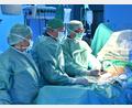 Bild: Friedrich Peterhans
Das Team der Gefäßchirurgie am Klinikum Weiden hat unter der Regie von Chefarzt Dr. Wojciech Derwich ein neues operatives Verfahren bei einem Bauchaortenaneurysma in der Region eingeführt.