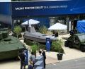Bild: Wolf von Dewitz/dpa
Blick auf den Rheinmetall-Messestand bei der Eurosatory - es waren nicht nur Panzer und andere Militärfahrzeuge zu sehen, sondern auch ein kleines Schiff, und zwar ein Drohnenboot.