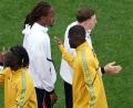 Bild: Nick Potts/PA Wire/dpa
Ghanas Thomas Partey(rechts) nach der Hymne neben Englands Djed Spence.