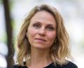 Bild: Peter Kneffel/dpa
Schauspielerin Teresa Rizos wurde bereits Opfer eines sexualisierten Deepfakes.