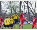 Bild: Rudolf Gebert
Der TSV Waldershof (rote Trikots) geht nach dem Abstieg aus der Bezirksliga in der kommenden Spielzeit wieder in der Kreisliga an den Start.