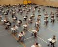 Bild: lhc
Dieses Jahr schreiben 96 Zehntklässler der Walter-Höllerer-Realschule die Abschlussprüfungen in der Dreifachturnhalle. Die Prüfungen starteten im Fach Deutsch.