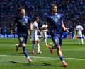 Bild: Lindsey Wasson/AP/dpa
Kerim Alajbegovic (r.) brachte Bosnien-Herzegowina in Führung.