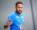 Bild: Tom Weller/dpa
Bereit für seinen ersten Einsatz bei der WM: Brasiliens Stürmerstar Neymar.