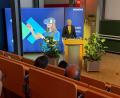 Bild: Sonja Wiesel
Das Siemens Innovatorium wurde nach einer umfangreichen Modernisierung an der OTH Amberg-Weiden neu eröffnet. OTH-Präsident Clemens Bulitta freut sich über die enge Zusammenarbeit mit Siemens.