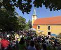 Bild: gri
Am zweiten Tag des Johannisbergfests kamen wieder die Kinder der Freudenberger Grundschule in den Gottesdienst.