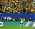 Bild: Andrew Milligan/PA Wire/dpa
Mann des Spiels: Vinícius Júnior lässt sich von den brasilianischen Fans für sein zweites Tor gegen Schottland feiern.