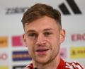 Bild: Federico Gambarini/dpa
Bei Joshua Kimmich stapelt sich manchmal allerlei in der Garage - es ist aber nicht für seine eigene Familie bestimmt. (Archivbild)