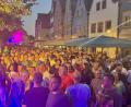 Archivbild: Gabi Schönberger
Im vergangenen Jahr ließen es sich die Weidener trotz Hitze nicht nehmen, auf dem Bürgerfest gemeinsam zu feiern.