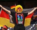 Bild: Tom Weller/dpa
Fußball, Männer: WM, Deutschland - Curaçao, Vorrunde, Gruppe E, 1. Spieltag, Houston-Stadion. Ein Deutschland-Fan macht Stimmung vor dem Spiel.