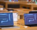 Bild: Monika Skolimowska/dpa
Beim MacBook Pro - das auch mehr Speicher hat - fallen die Preissteigerungen deutlich aus. (Archivbild)