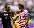 Bild: Lindsey Wasson/AP/dpa
Nimmt einige neue Regeln mit in die Bundesliga: WM-Schiedsrichter Felix Zwayer. (Archivbild)