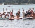 Archivbild: Rudolf Hirsch
Auf dem Board im Wasser hält sich die Hitze sicher etwas in Grenzen. Beim Yoga-Festival im Vorjahr war es aber auch nicht so heiß wie es nun bei der achten Auflage werden soll. Ein Parkchaos befürchten Veranstalter und Kommune trotz der zusätzlichen Badegäste nicht.