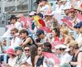 Bild: Andreas Gora/dpa
Fächer waren beim Tennis-Turnier im Juni in Berlin auf den Zuschauerrängen gefragt.