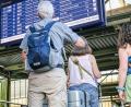 Bild: Jason Tschepljakow/dpa
Bei der Bahn kam in der Nacht auf Mittwoch wegen einer Funkstörung der gesamte Zugverkehr zum Erliegen. Am Mttwochmorgen lief der Verkehr wieder an. (Archivbild)