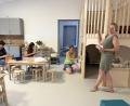 Bild: Heidi Kurz
Kindergartenleiterin Kerstin Höller (rechts) packt mit ihrem Personal die Umzugskarton aus und räumt mit ihrem Personal fleißig ein