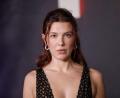 Bild: Andrew Park/Invision/dpa
„Stranger Things“-Star Millie Bobby Brown preist ihren Schwiegervater Jon Bon Jovi für seine Fürsorglichkeit mit ihrer kleinen Tochter. (Archivbild)