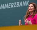 Bild: Andreas Arnold/dpa
Commerzbank-Chefin Bettina Orlopp wirbt um die Treue der Aktionäre