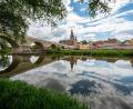 Bild: Armin Weigel/dpa
Die Regierung der Oberpfalz hat eine Warnung für die Donau zwischen Regensburg und Passau ausgesprochen. Hohe Wassertemperaturen und niedrige Sauerstoffwerte gefährden die Gewässerökologie.