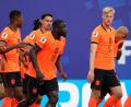 Bild: Charlie Riedel/AP/dpa
Früher Jubel: Hollands Fußballer legten gegen Tunesien schnell zwei Tore vor.