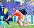Bild: Shaquan Woody/CSM via ZUMA Press Wire/dpa
Manuel Neuer kommt gegen Ecuador nicht an den Ball, der Siegtreffer für die Südamerikaner.