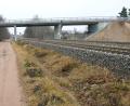 Bild: Rudolf Hirsch
Eine knappe Million Euro investierte der Landkreis in die Sanierung der Bahnbrücke auf der SAD 2 bei Klardorf.