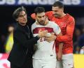 Bild: Andre Penner/AP/dpa
Trainer Montella durfte dank Torschütze Ayhan (Mitte) einen Sieg der Türkei bejubeln.