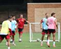 Bild: Christian Charisius/dpa
Das Team im Blick: Bundestrainer Julian Nagelsmann beobachtet das Training.
