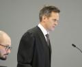 Bild: Ole Berg-Rusten/NTB/dpa
Staatsanwalt Sturla Henriksbø (rechts) möchte, dass Høiby zu einer längeren Gefängnisstrafe verurteilt wird. (Archivbild)