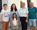 Bild: Fritz Dietl
Julia Matthies (Zweite von links mit ihrer Tochter Lea) ist die neue Ortssprecherin von Burgstall. Hirschaus Bürgermeisterin Beate Dietrich (Zweite von rechts) bedankt sich bei Brunhilde Stauber (links). und Hans Scharl (rechts) für ihre ehrenamtliche Arbeit.