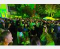 Bild: Helmut Kunz
Dichtes Gedränge herrschte am Freitagabend in der Weidener Spitalgasse beim Weinfest von Round Table.