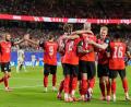 Bild: Charlie Riedel/AP/dpa
Österreich jubelte über drei Tore und den am Ende unerwartet knappen Einzug in die K.o.-Phase.