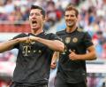 Archivbild: Jan Woitas/dpa-Zentralbild/dpa
Robert Lewandowski (l) spielt künftig in den USA.