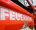 Bild: Bernd Weißbrod/dpa
Feuerwehrleute schlugen die Scheibe des Autos ein und retteten den Säugling. (Symbolbild)