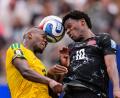 Bild: Mark J. Terrill/AP/dpa
Das erste Sechzehntelfinale der WM-Geschichte war fußballerisch kein Leckerbissen.