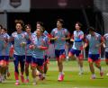 Bild: Ashley Landis/AP/dpa
Das japanische Team fordert in der K.-o.-Phase Rekordweltmeister Brasilien.
