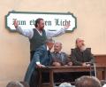 Bild: Marlin Nixdorf
Im Biergarten von Sepp Moser (Tobias Meidinger) treffen sich die Patriarchen (von links) August Ostermaier (Hans-Jürgen Gmeiner), Jakob Kaltenecker (Georg Reiff) und Joseph Eilles (Josef Regner) zum Frühschoppen.