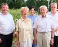 Bild: Robert Dotzauer
Adolf Meier (Zweiter von rechts), "Vorbachs Baumeister" und Ehrenbürger feierte am Sonntag seinen 85. Geburtstag mit Familie, Nachbarn und Freunden. Mit Ehefrau Anni (Zweite von links) gratulierten Bürgermeister Alexander Goller (links), Zweite Bürgermeisterin Irmi Bauer (Dritte von links) und Pfarrer Adrian Kugler (rechts).