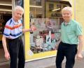 Bild: Gabi Schönberger
Seit 1994 führen die Zwillingsbrüder Josef (links) und Franz Lindner den SB-Markt im Zentrum von Floß. Sie leiten das Geschäft bereits in dritter Generation. Wie lange sie das noch tun können, ist unsicher.