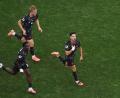 Bild: Marcio Sanchez/AP/dpa
Der Moment der Partie: Stephen Eustaquio (rechts) jubelt nach seinem Tor zum 1:0.