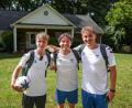 Bild: Jan Woitas/dpa
Von links: Linus, Fynn und Noah vor ihrer Studenten-WG in Winston-Salem.
