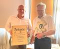 Bild: Gerhard Krones
An Ewald Großmann (erster von rechts) wurde der Heimat- und Kulturpreis 2016 "Kulturschnoittling" verliehen,. Bürgermeister Marcus Eichenmüller würdigte in seiner Laudatio nicht nur das Engagement, sondern auch die Persönlichkeit des Preisträgers.